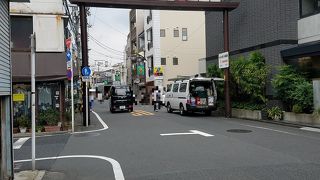 千駄木駅から谷中銀座までの間