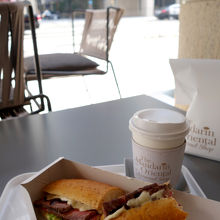 ローストビーフサンドイッチ　980円