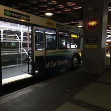 レンタカーセンター行きのシャトルバス