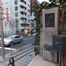 高級マンション街にあります。