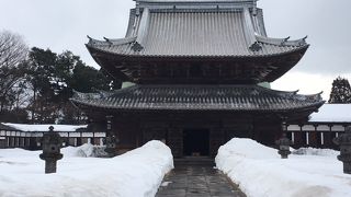 国宝　山門が工事中で残念