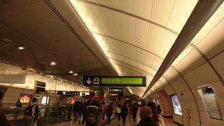 乗り換えに歩きます