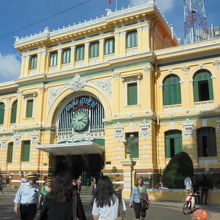 建物の外観は西ヨーロッパにありそうな重厚なつくり。