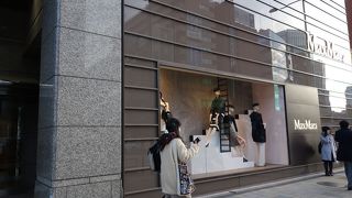 高級感ある店構え