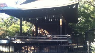 素敵なデザインの神楽殿