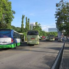 バスターミナルというよりは、バス乗り場