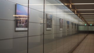 世界各地の写真が飾られていました