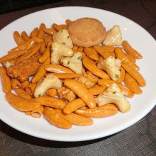 柿の種とピーナッツとクッキー