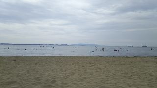 小さな子供連れにピッタリな海水浴場！