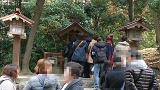 二の鳥居をくぐると右手に