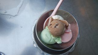 マンダレーに来たらここでアイスクリームを食べなくては