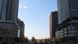 東京駅丸の内広場が整備されて行幸通りと一体になりました