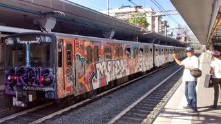 外部のみでなく車内にも落書きだらけ！！！