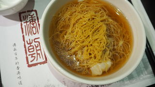 朝は日本人ツアー客で賑わっていました