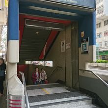 駅の入口
