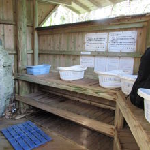 脱衣所は男女別ではなく1か所しかありません。