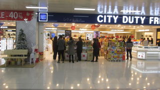 制限区域内にある土産店