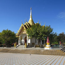 広い敷地に、立派な祠がポツンとあるだけでした