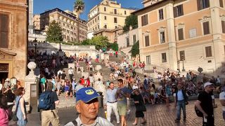 ローマの「原宿」という感じです