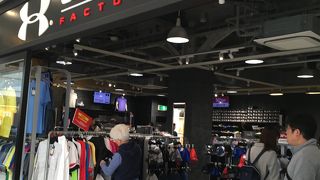 アンダーアーマー (ファクトリーハウス 三井アウトレットパーク ジャズドリーム長島店)