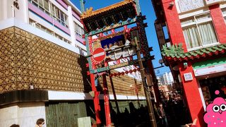 関帝廟通りの西の入り口