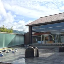 モダンな記念館