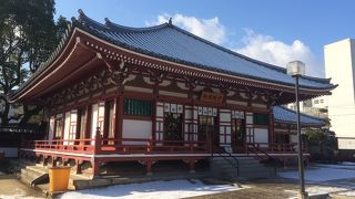 中ぐらいの建物