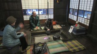 南部曲り家の囲炉裏端で民話を聞けます