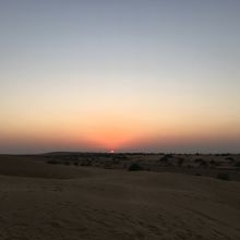 砂漠からの夕日