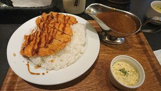 色々なカレーが食べられるので飽きない