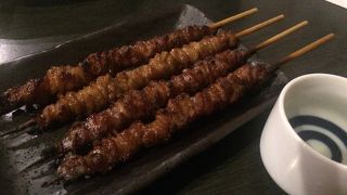 博多の皮の焼き鳥を人気店で