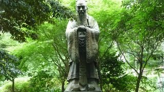 台北市のライオンズ・クラブから寄贈された孔子像