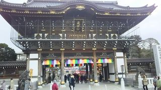 まずは総門から参拝。