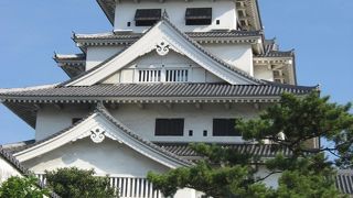 今治市街の中心地にあります