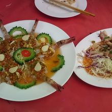 エビの辛味ソース和え。容赦なく辛い