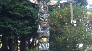 綺麗でカラフルな彫刻