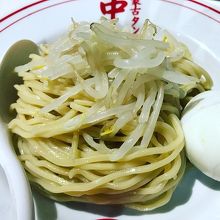 麺量がそこそこあります。
