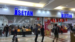 地下は食品売場