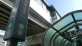 若者に人気のCOMMON GROUNDがあります。