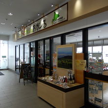 駅内からの外観