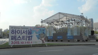 ソウル市庁舎前の広場