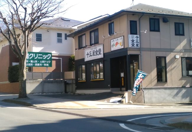 東北学院大工学部の西側の住宅街にあり、うっかりしていると通り過ぎてしまう感じの店です。  駐車場が狭く、３台位しか止められません。相乗りで行きましょう