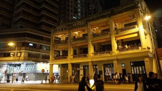 テラスからトラムを眺めながら１杯やれます