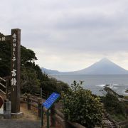 タツノオトシゴの吉鐘と開聞岳の眺めがよい感じです。