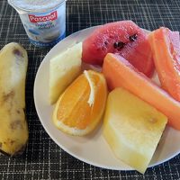 朝食のフルーツ