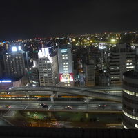 部屋からの新大阪駅周辺の夜景