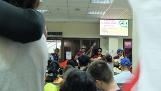 売店・土産屋などはありません