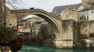 モスタルの旧市街の古い橋の地区は世界遺産