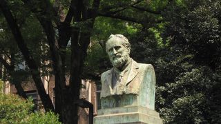 夜間にはライトアップされます