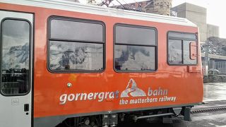 標高3089mの展望台へ行く登山列車「ゴルナーグラート鉄道」